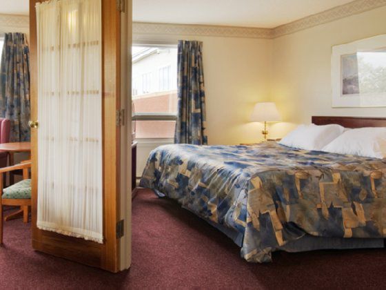Travelodge Hotel By Wyndham Садбері Номер фото